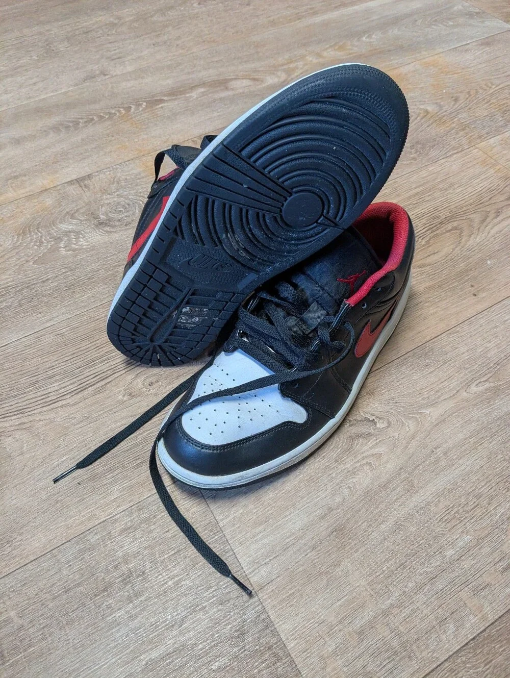 Nike Low-Top Sneakers - Black/White/Red